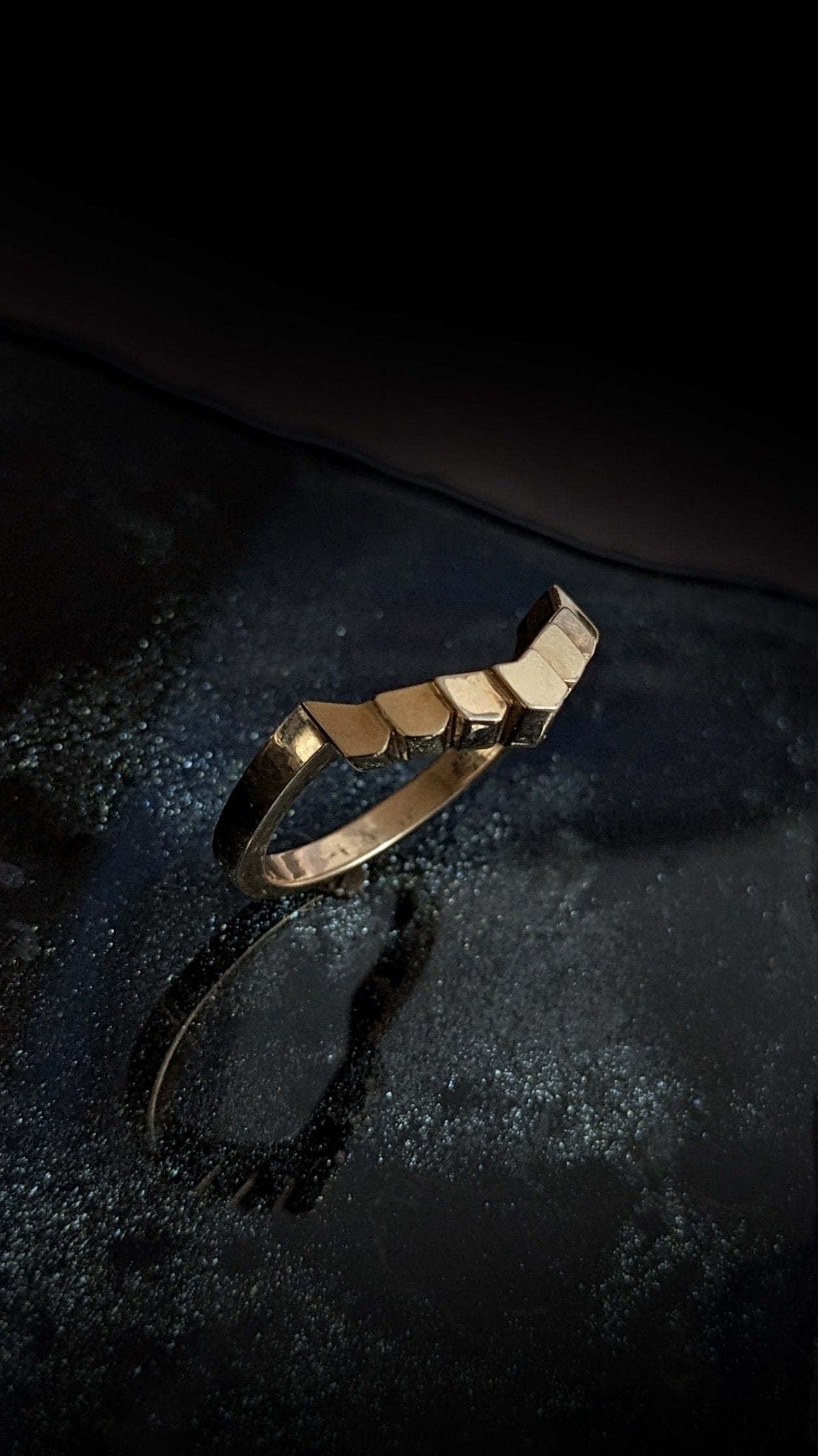 Adriel Stepped Contour Band