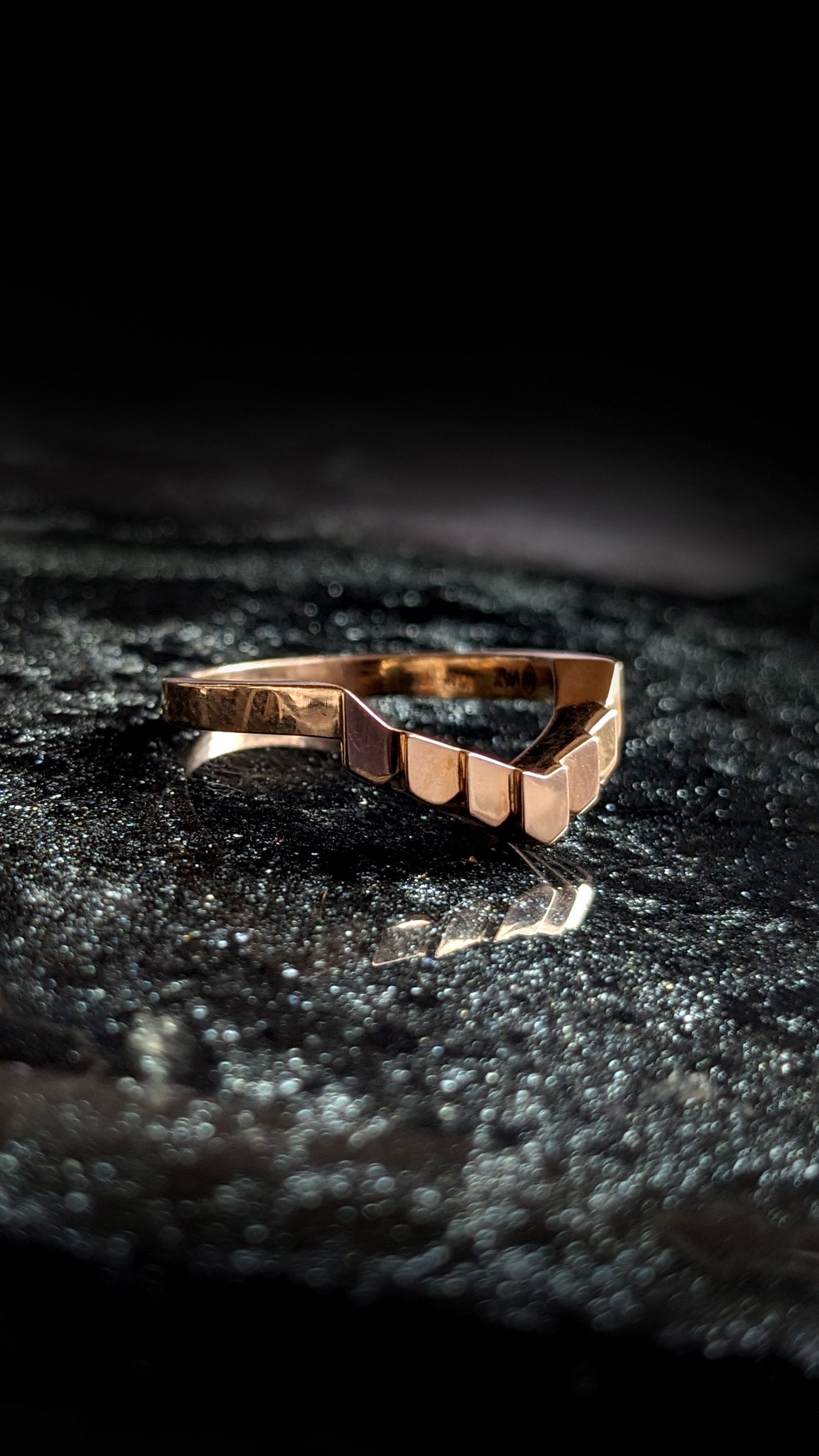 Adriel Stepped Contour Band