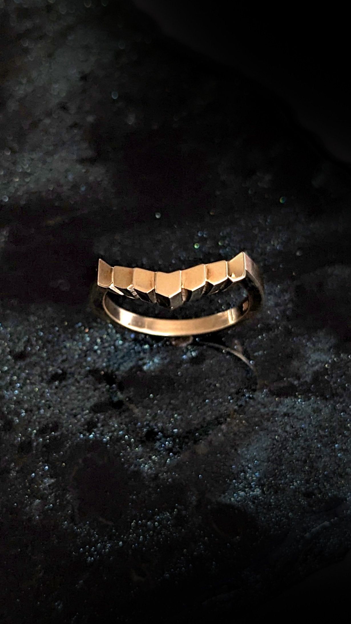 Adriel Stepped Contour Band