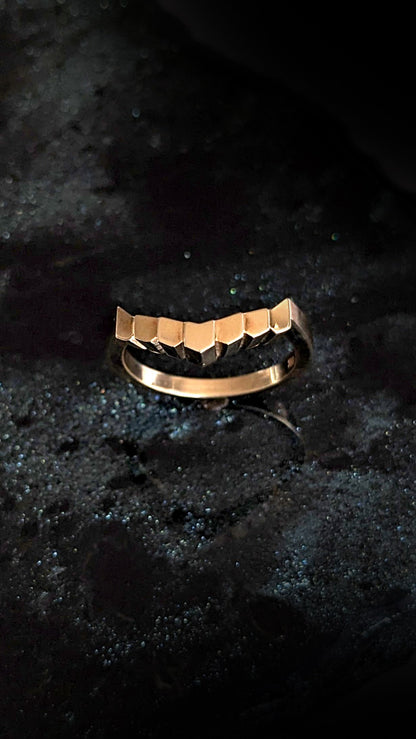 Adriel Stepped Contour Band
