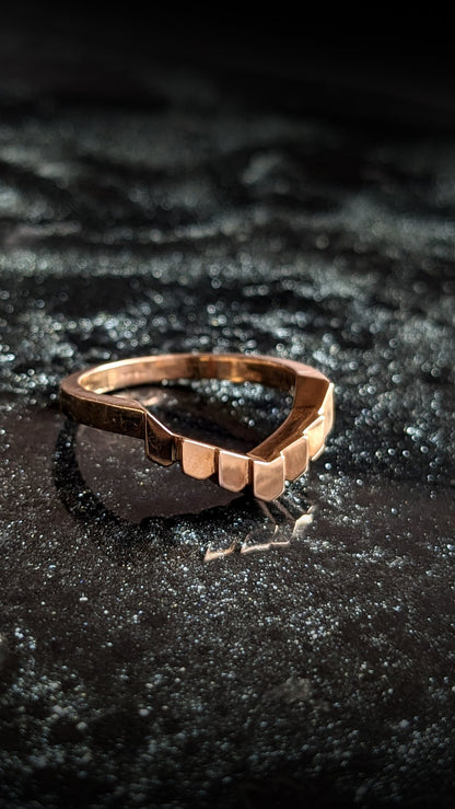 Adriel Stepped Contour Band