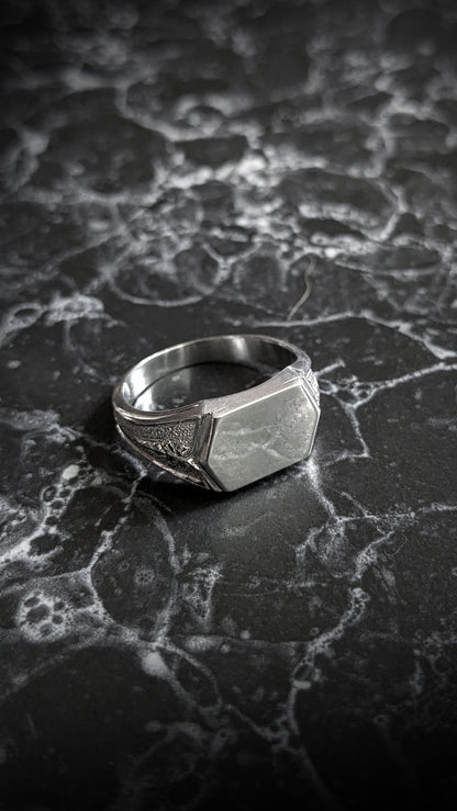 Albus Detailed Signet Ring