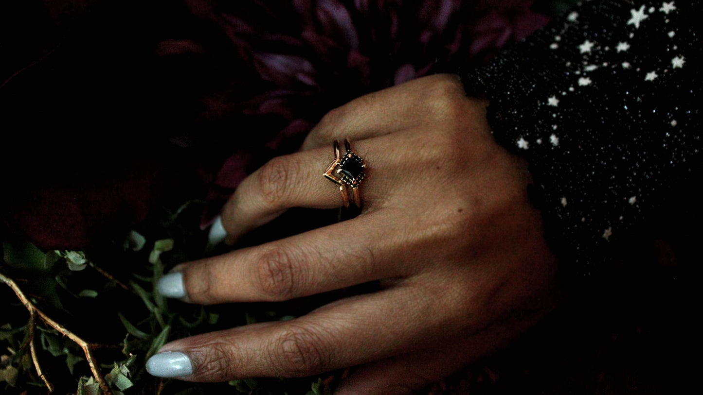 Andromeda Black Spinel Chevron Halo