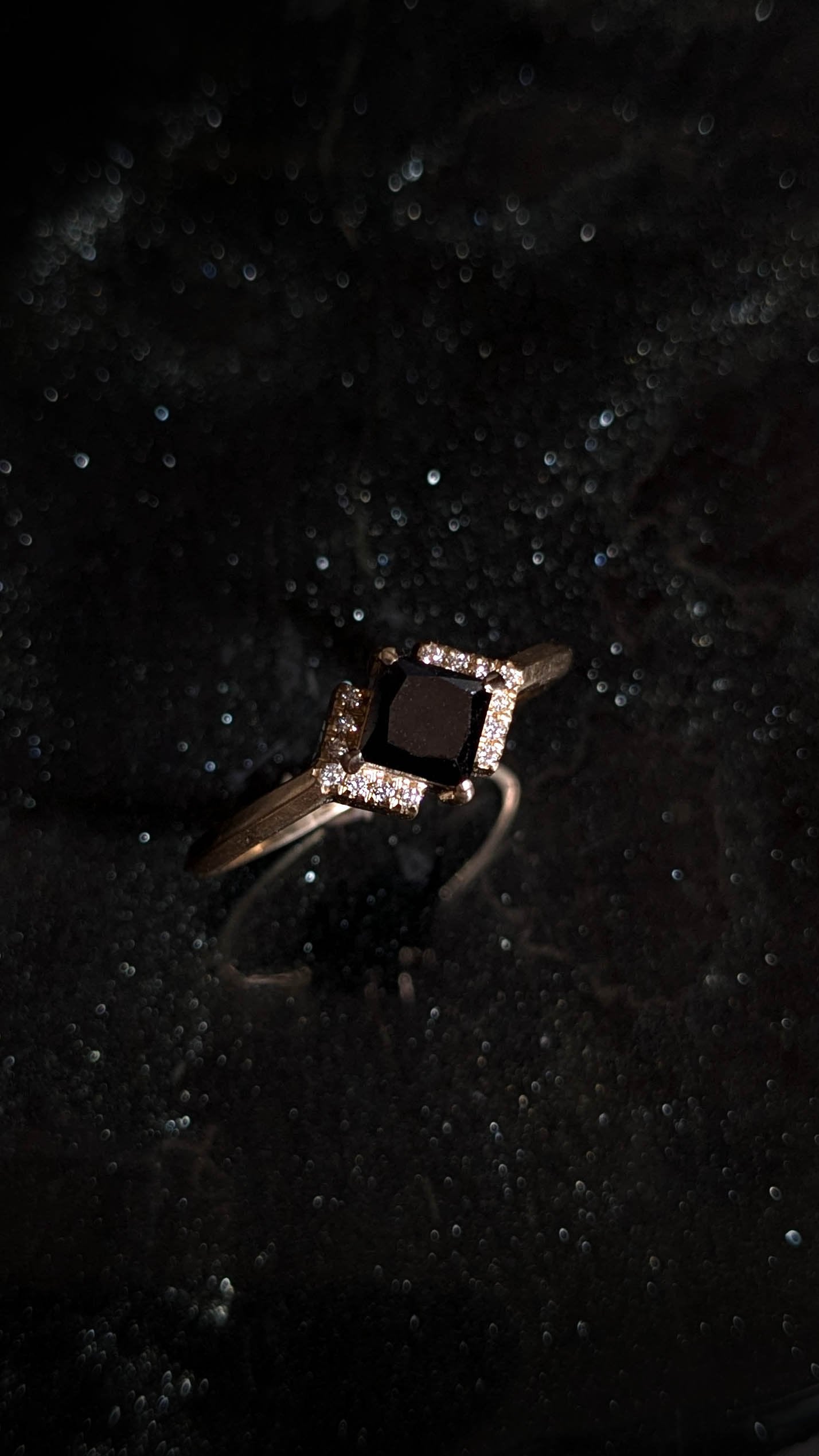 Andromeda Black Diamond Chevron Halo