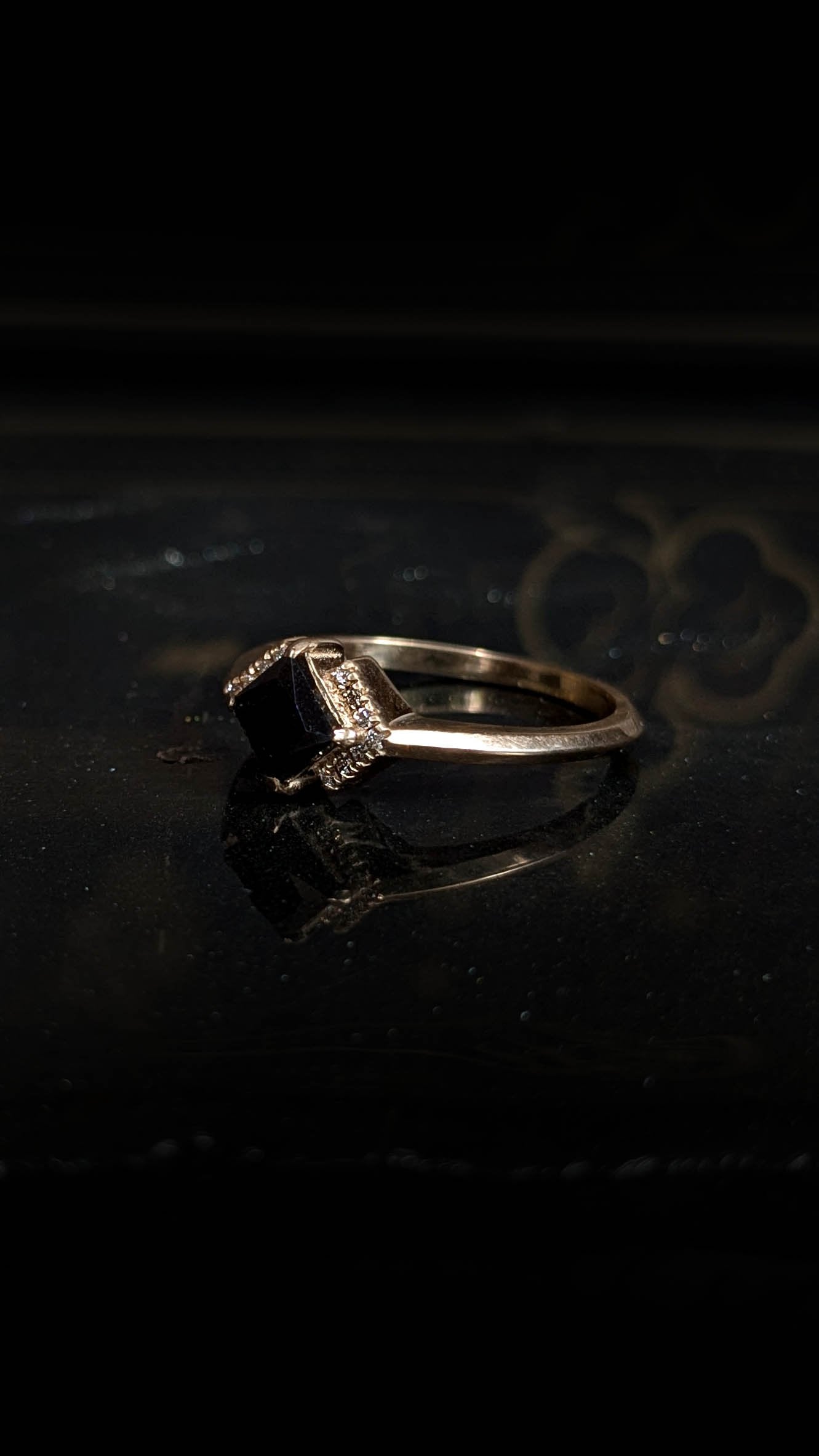 Andromeda Black Diamond Chevron Halo