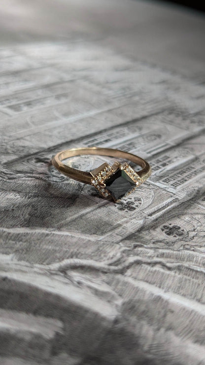 Andromeda Black Diamond Chevron Halo