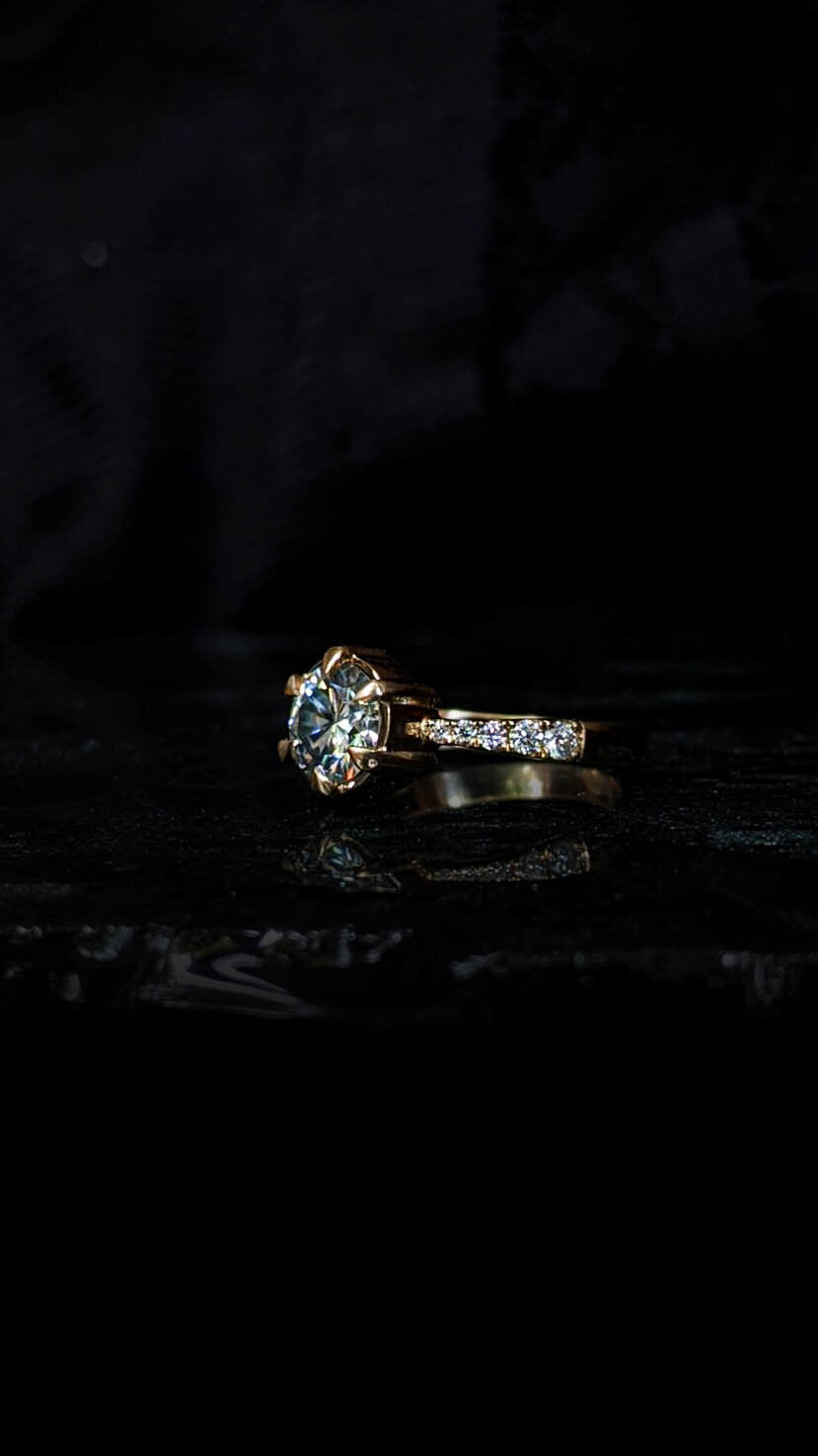Catelyn Grey Moissanite Graduated Ring