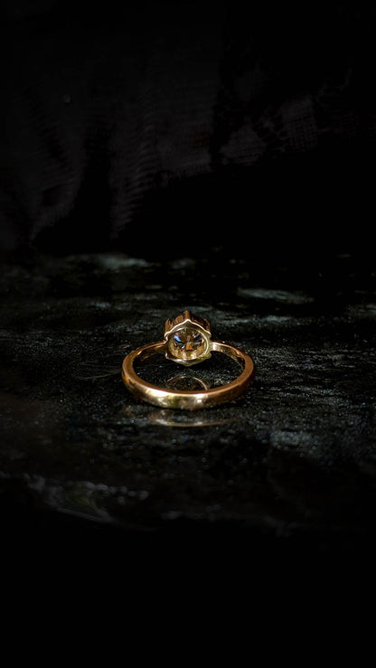 Catelyn Grey Moissanite Graduated Ring