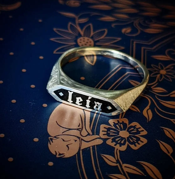 Custom Text Signets