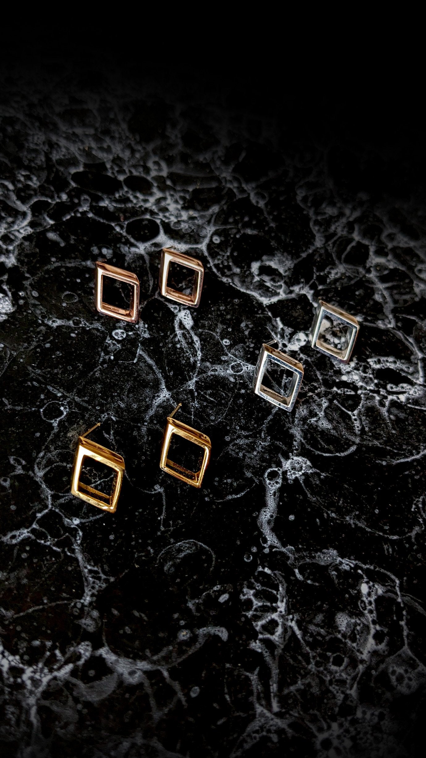 DIA Open Stud Earrings
