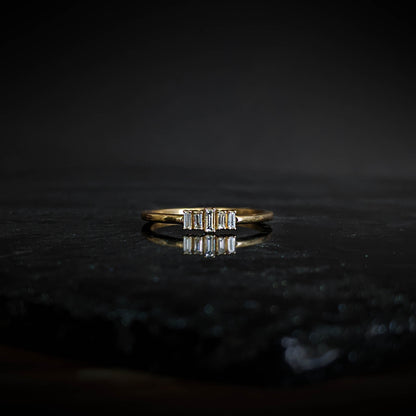 Diminuend White Diamond Baguette Ring