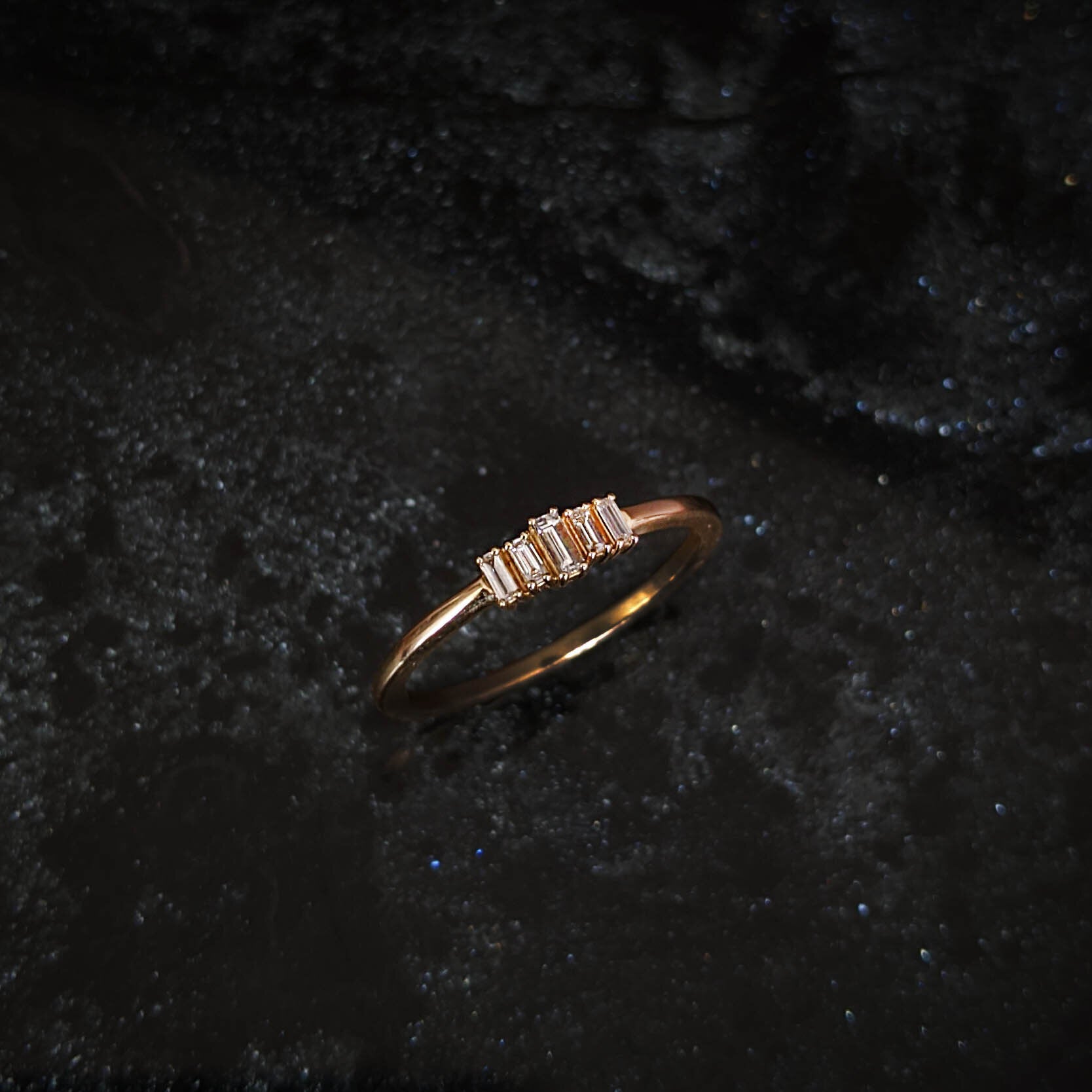 Diminuend White Diamond Baguette Ring