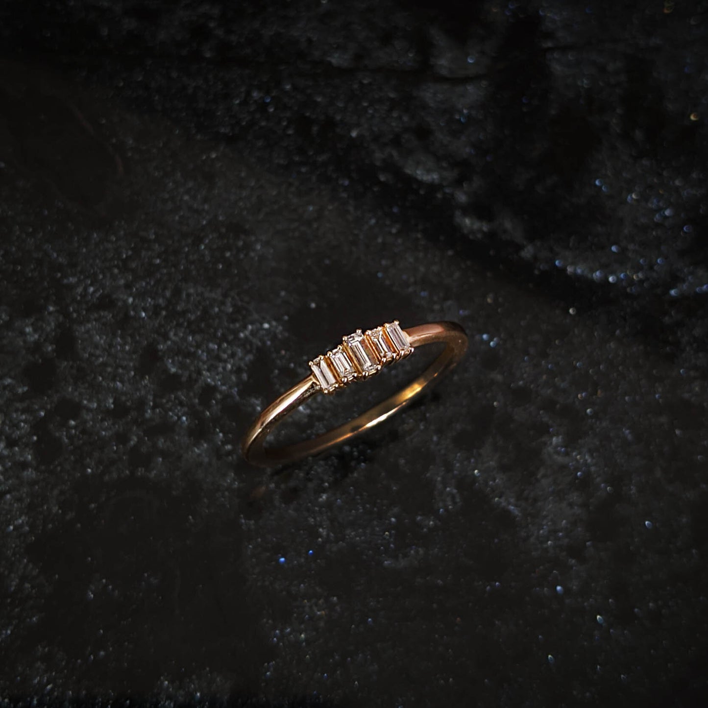 Diminuend White Diamond Baguette Ring