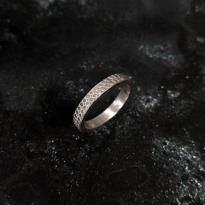 Ellaria Geometric Engraved Band