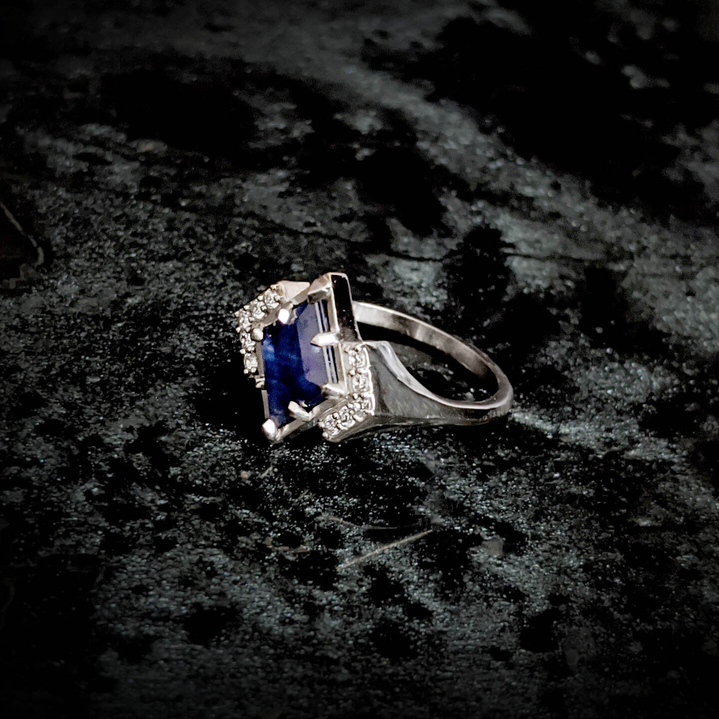 Katara Sapphire Chevron Halo