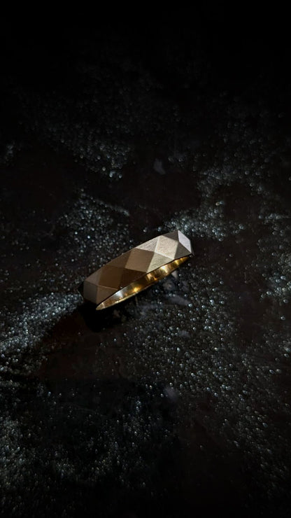 Kingsley Faceted Band - 4.5mm