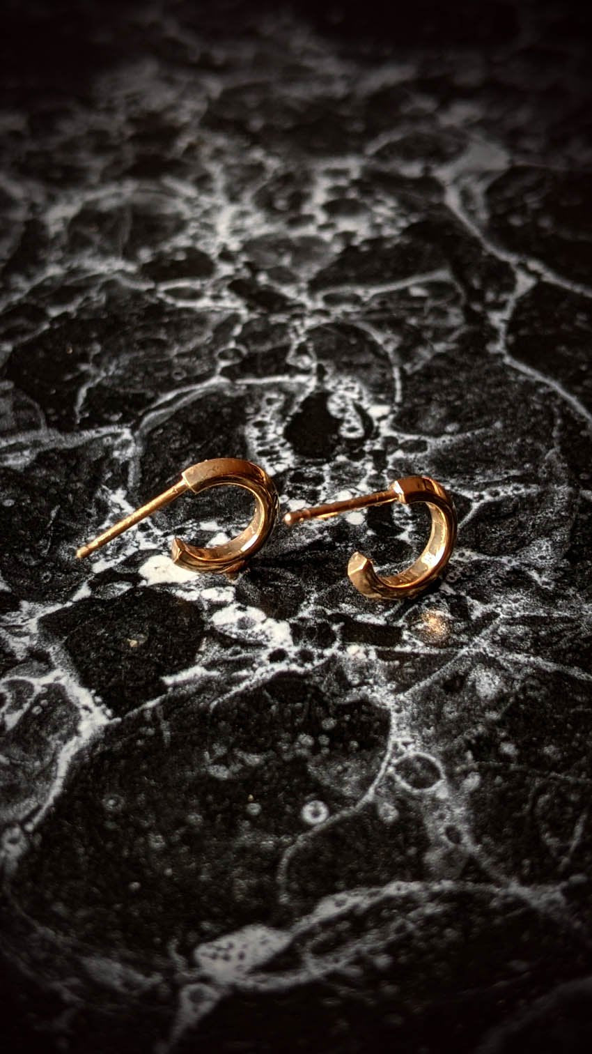 Knife Edge Hoop Studs