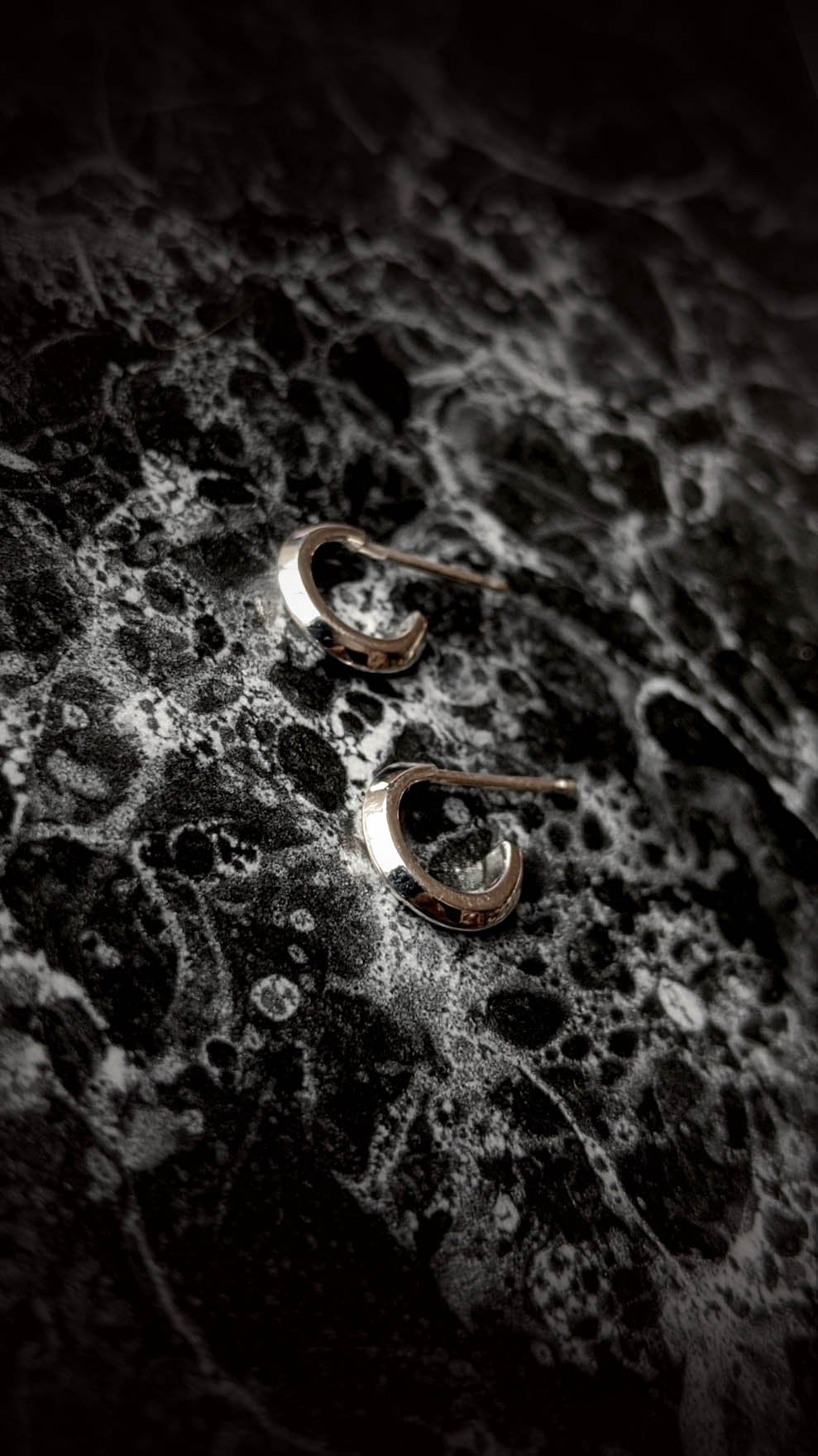 Knife Edge Hoop Studs