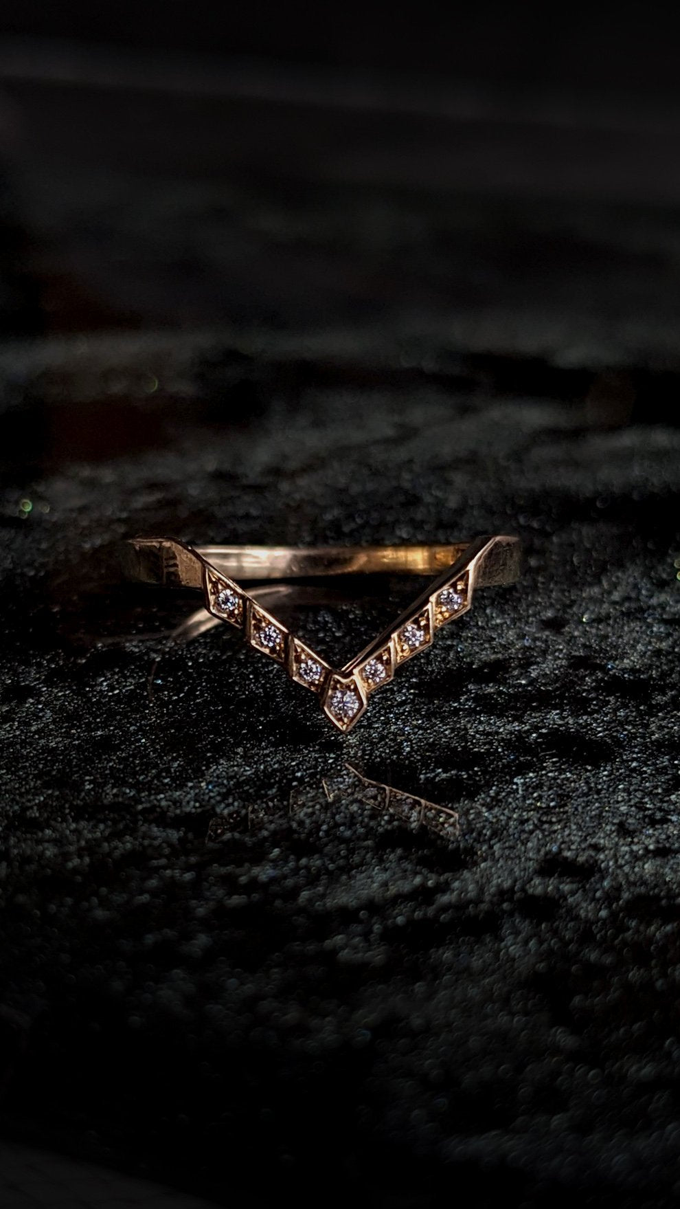 Kyoshi Moissanite Stepped Contour Band