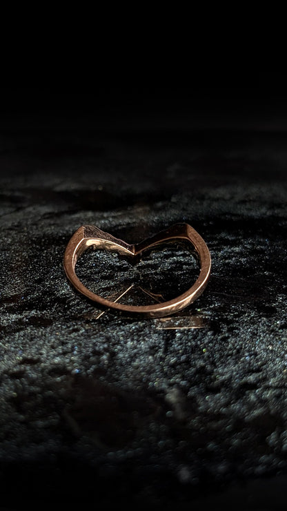 Kyoshi Moissanite Stepped Contour Band