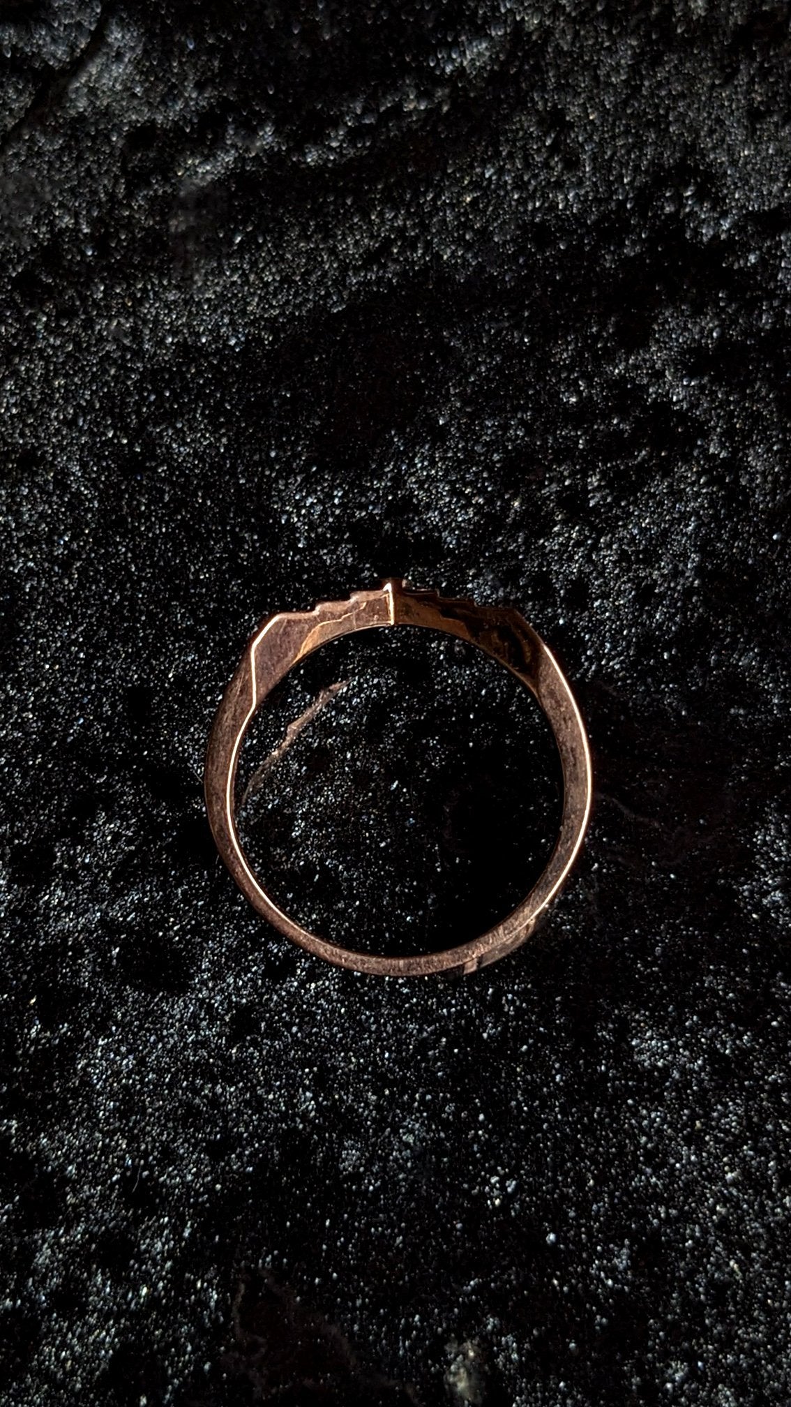 Kyoshi Moissanite Stepped Contour Band