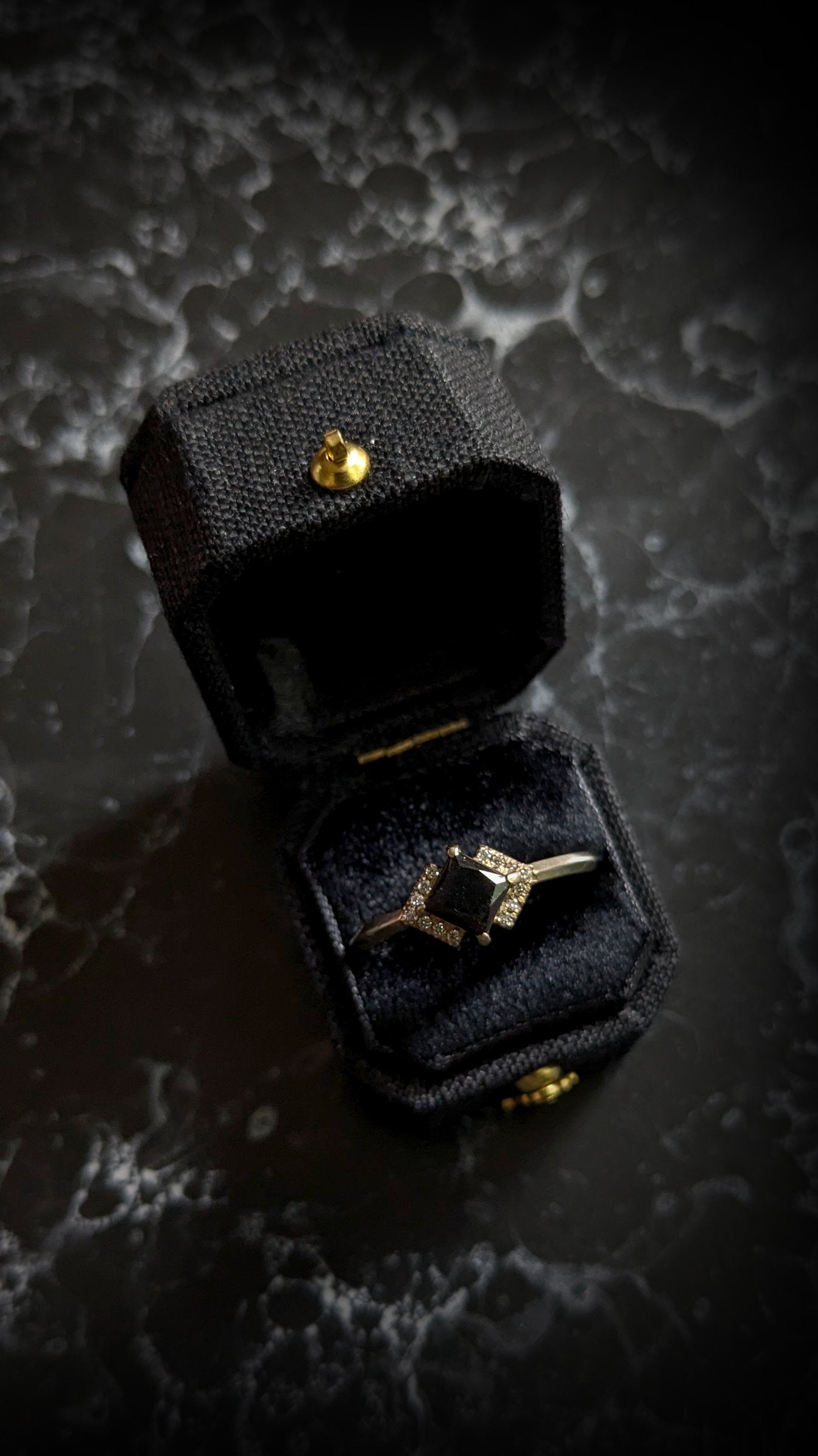 Mini Linen Ring Box - Black