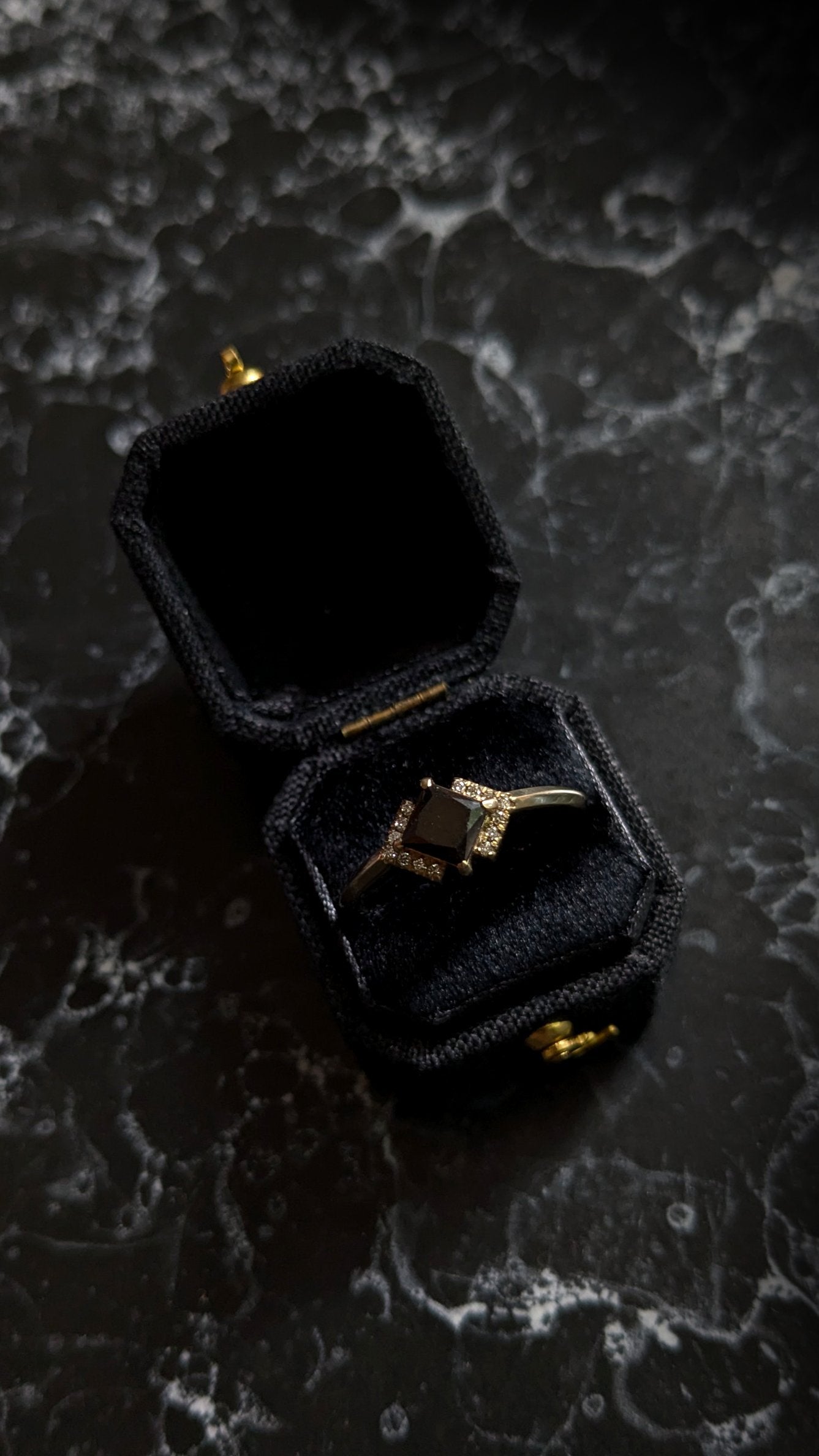 Mini Linen Ring Box - Black