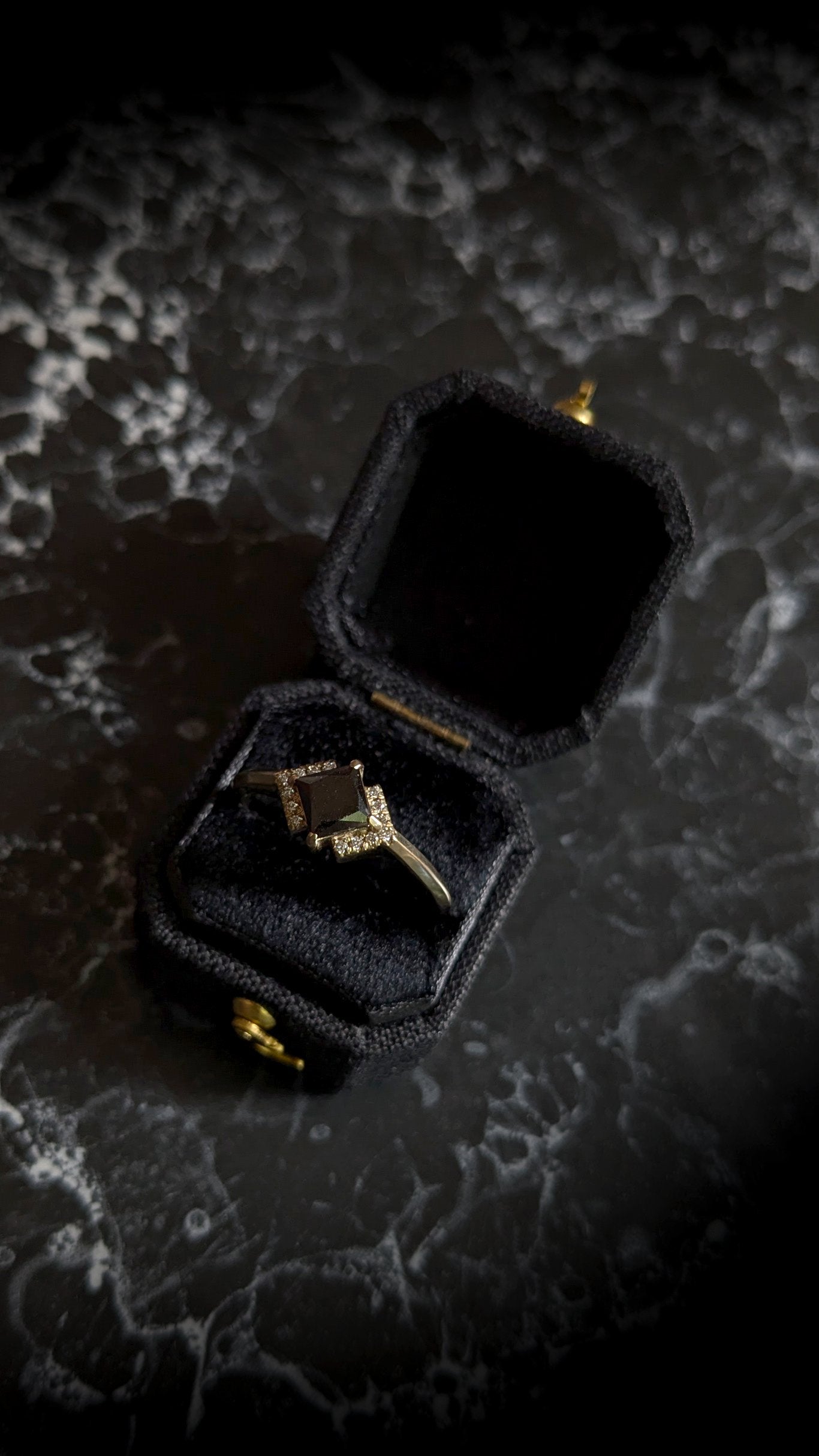 Mini Linen Ring Box - Black