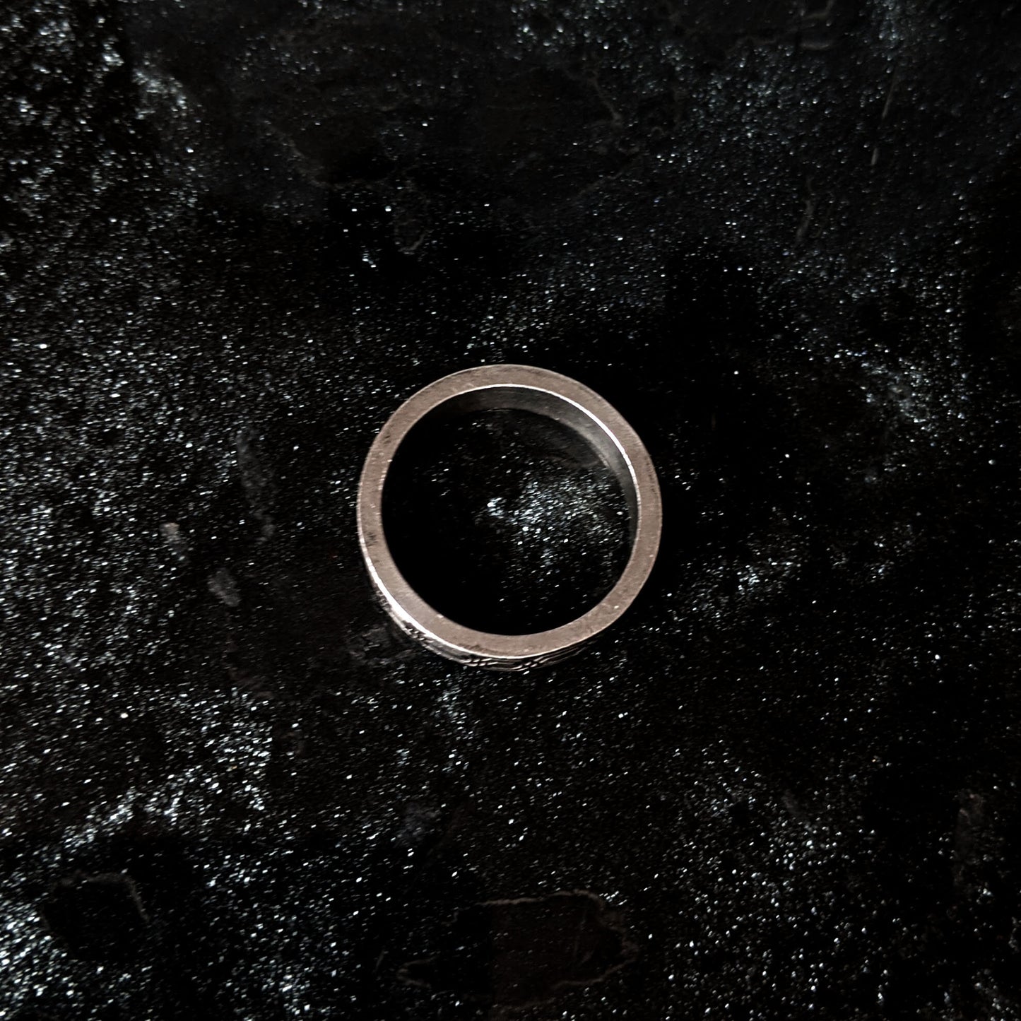 Obara Geometric Engraved Band