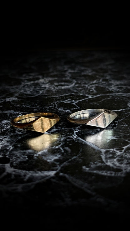 Star Flare Signet Ring