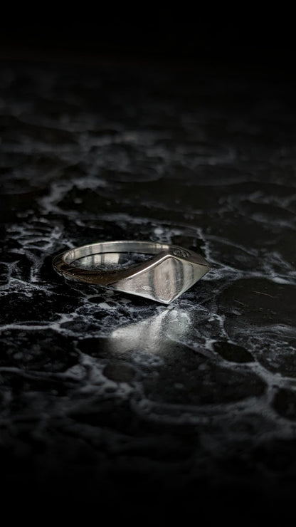 Star Flare Signet Ring