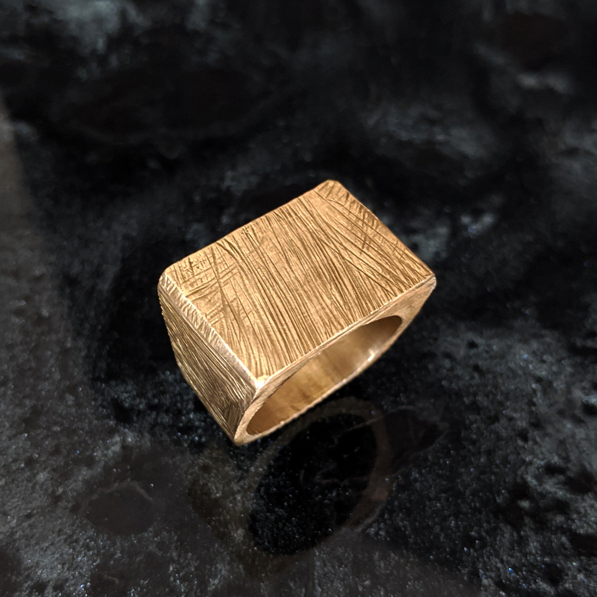 XXL Textured Signet
