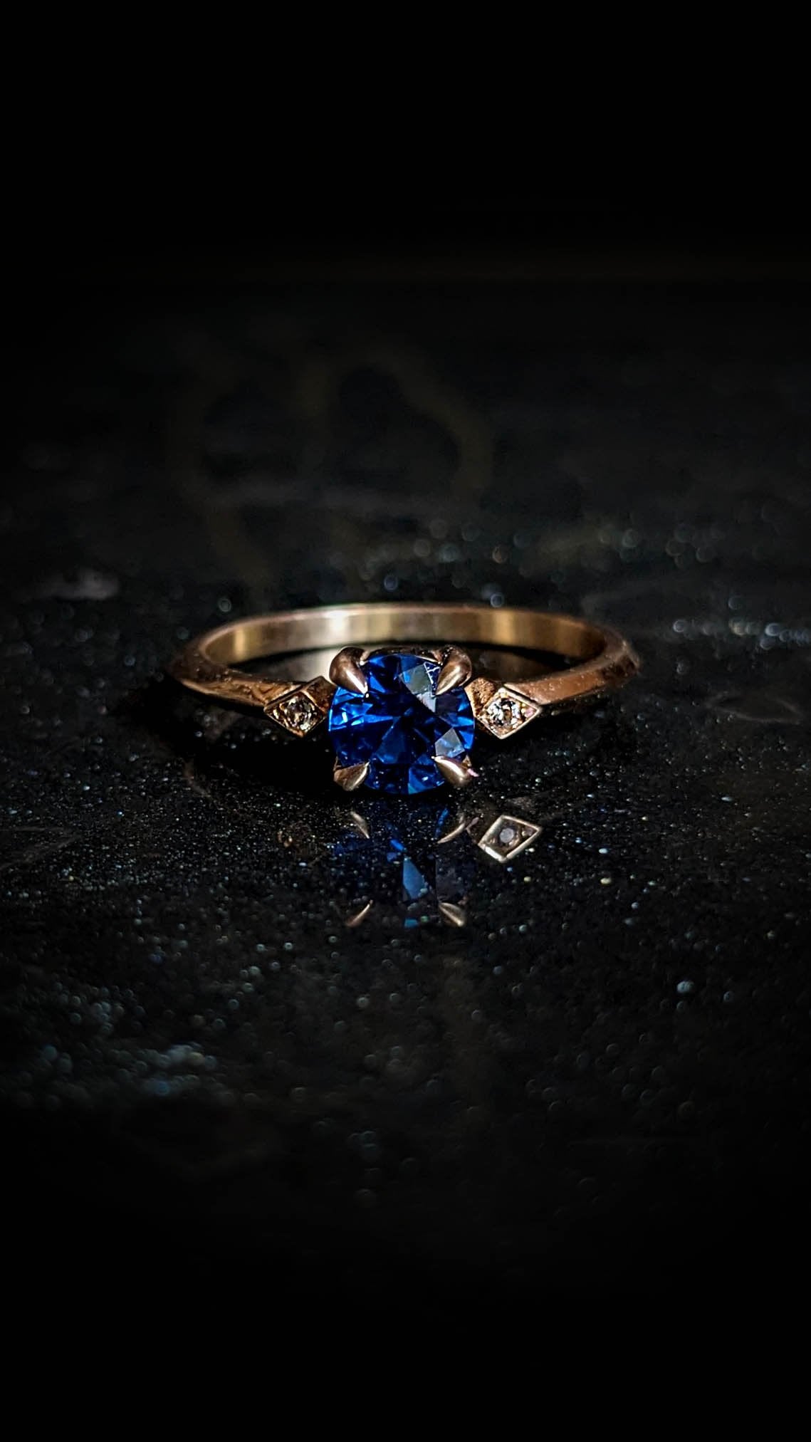 Yue Blue Sapphire Round Ring