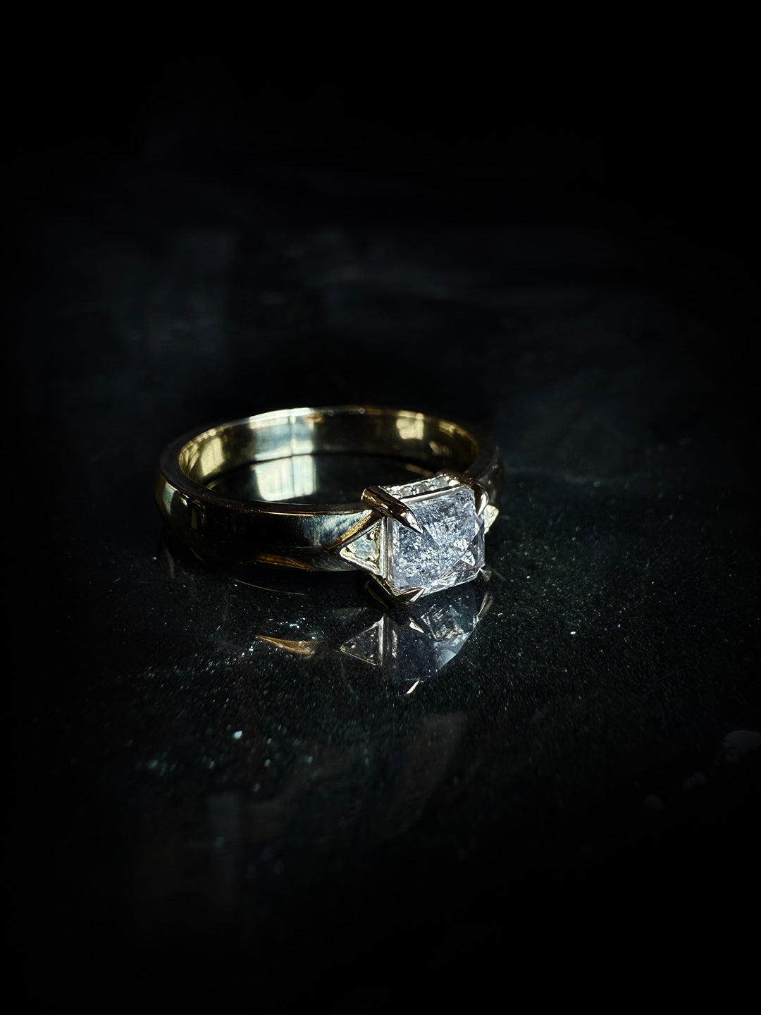 Alecto Icy Pepper Diamond Ring