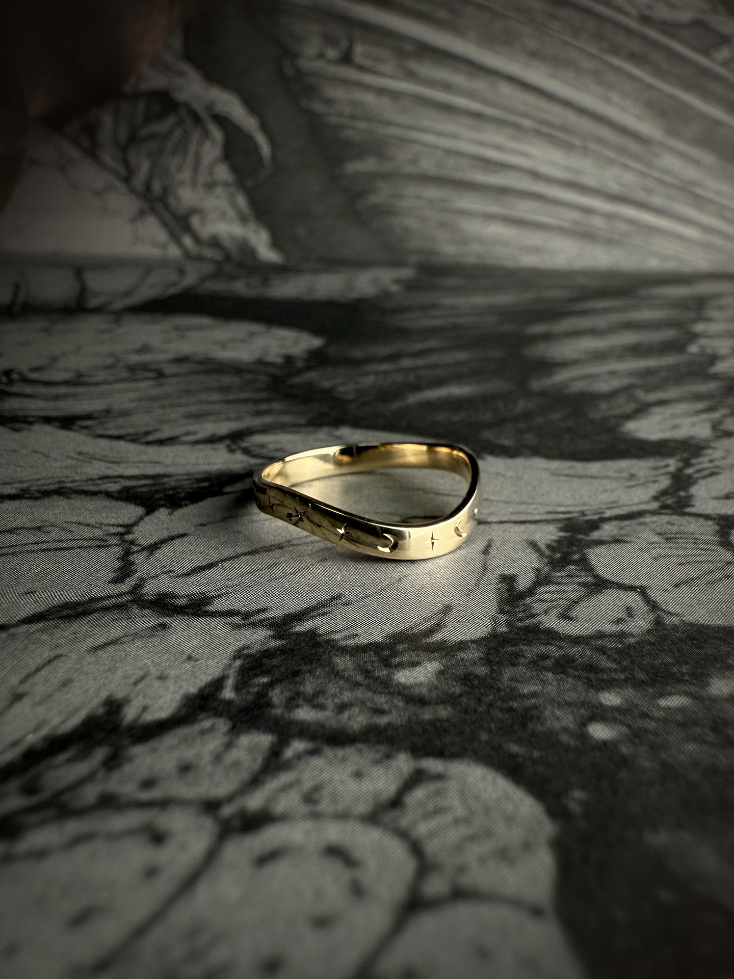 Celestial Tiara Curved Band