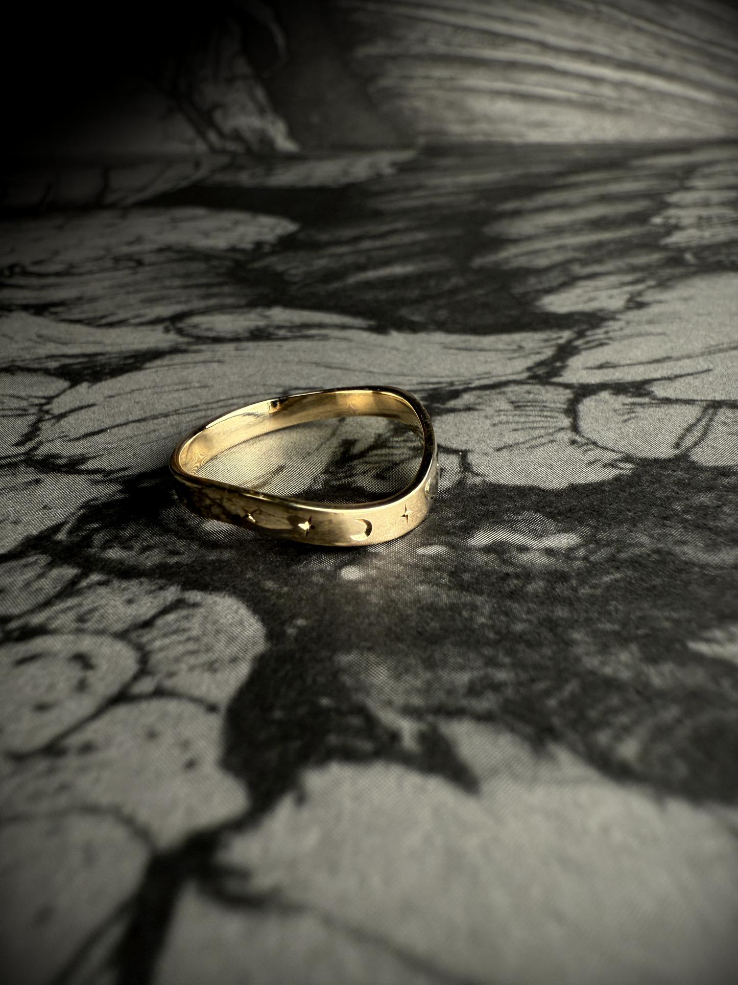 Celestial Tiara Curved Band