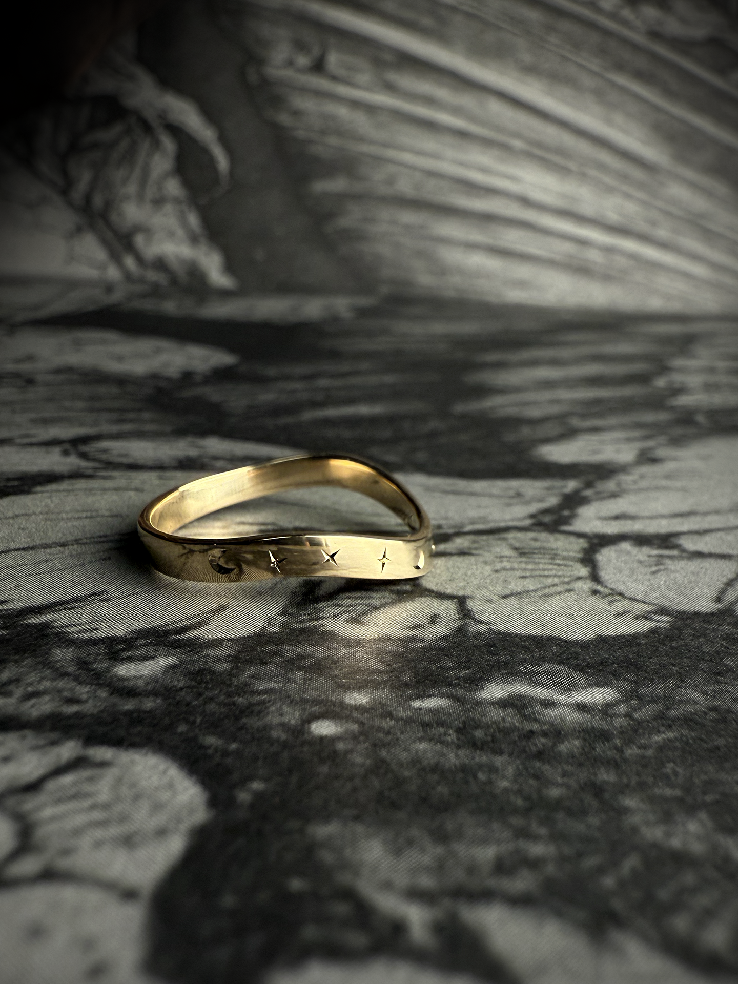 Celestial Tiara Curved Band