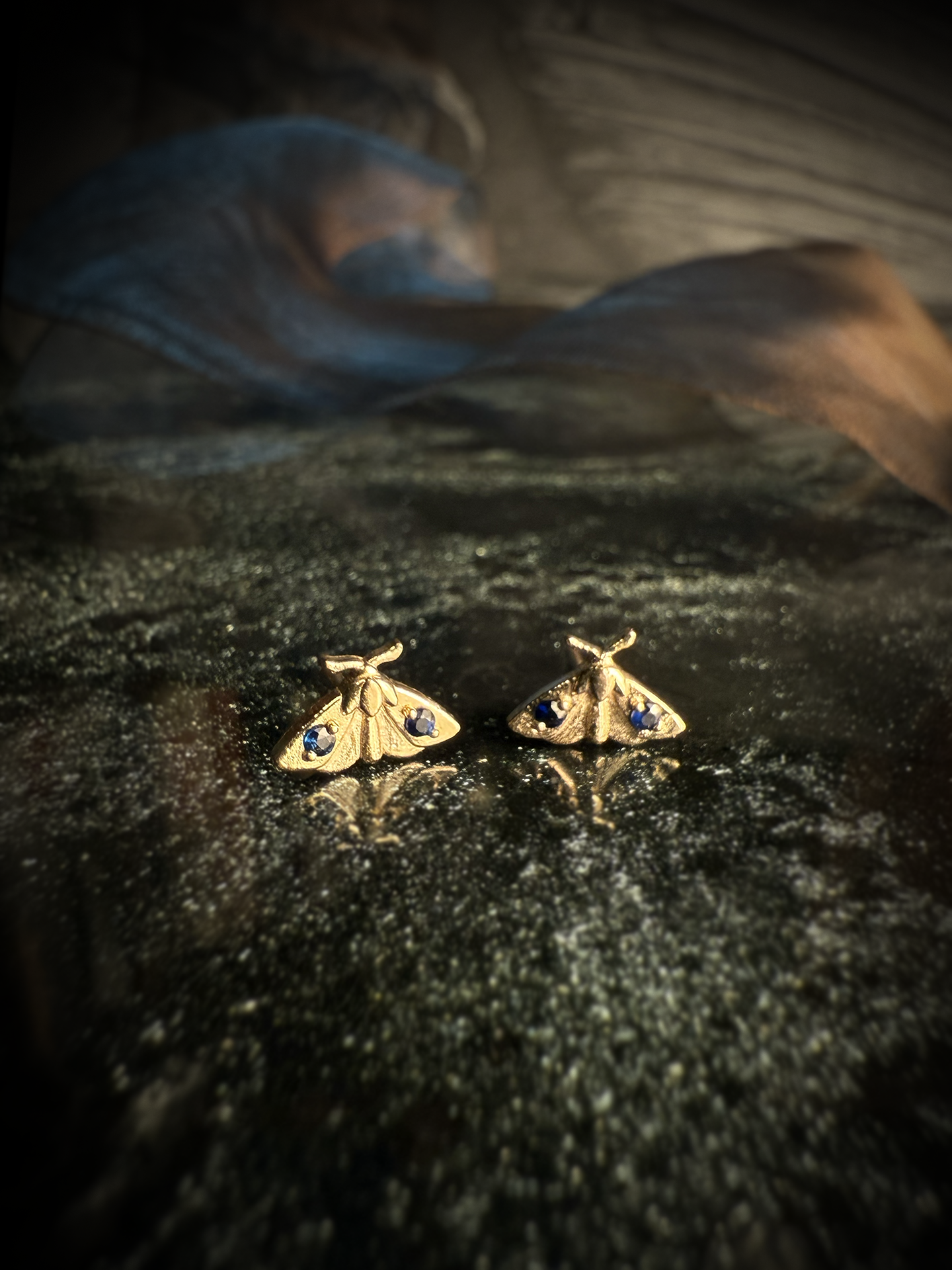 Mini Moth Sapphire Gold Studs