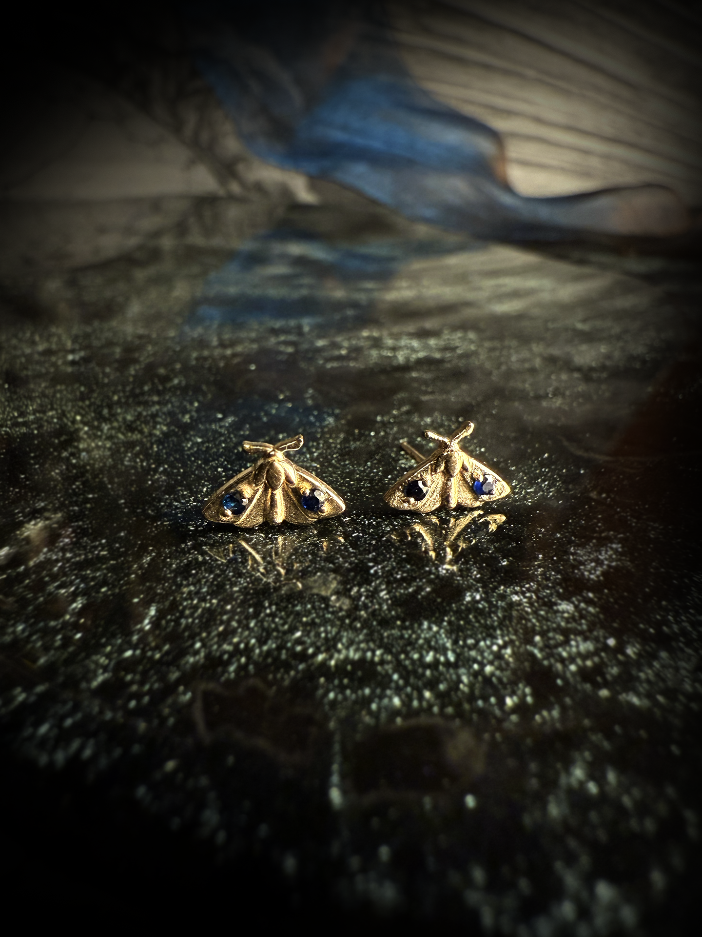Mini Moth Sapphire Gold Studs