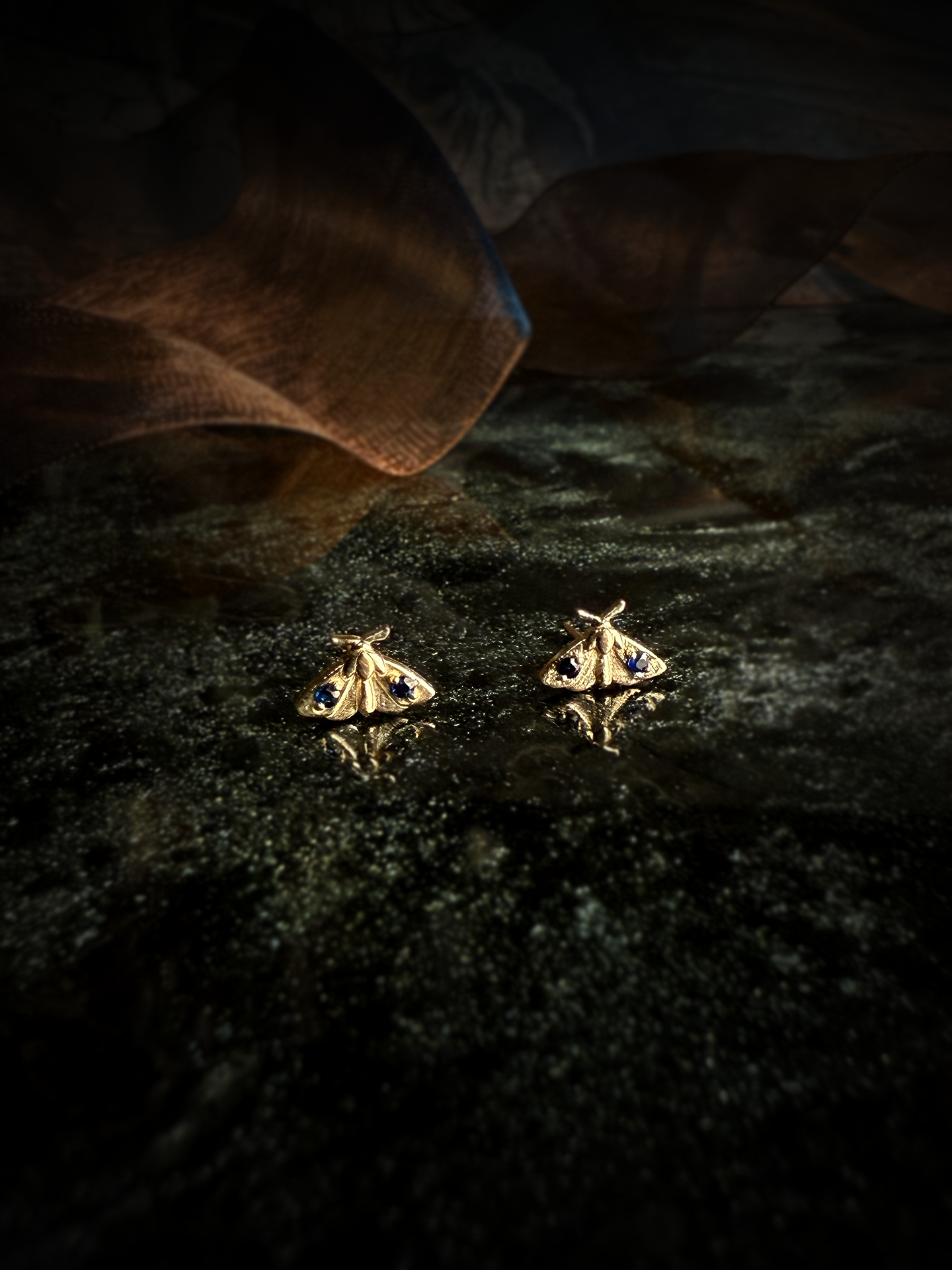 Mini Moth Sapphire Gold Studs