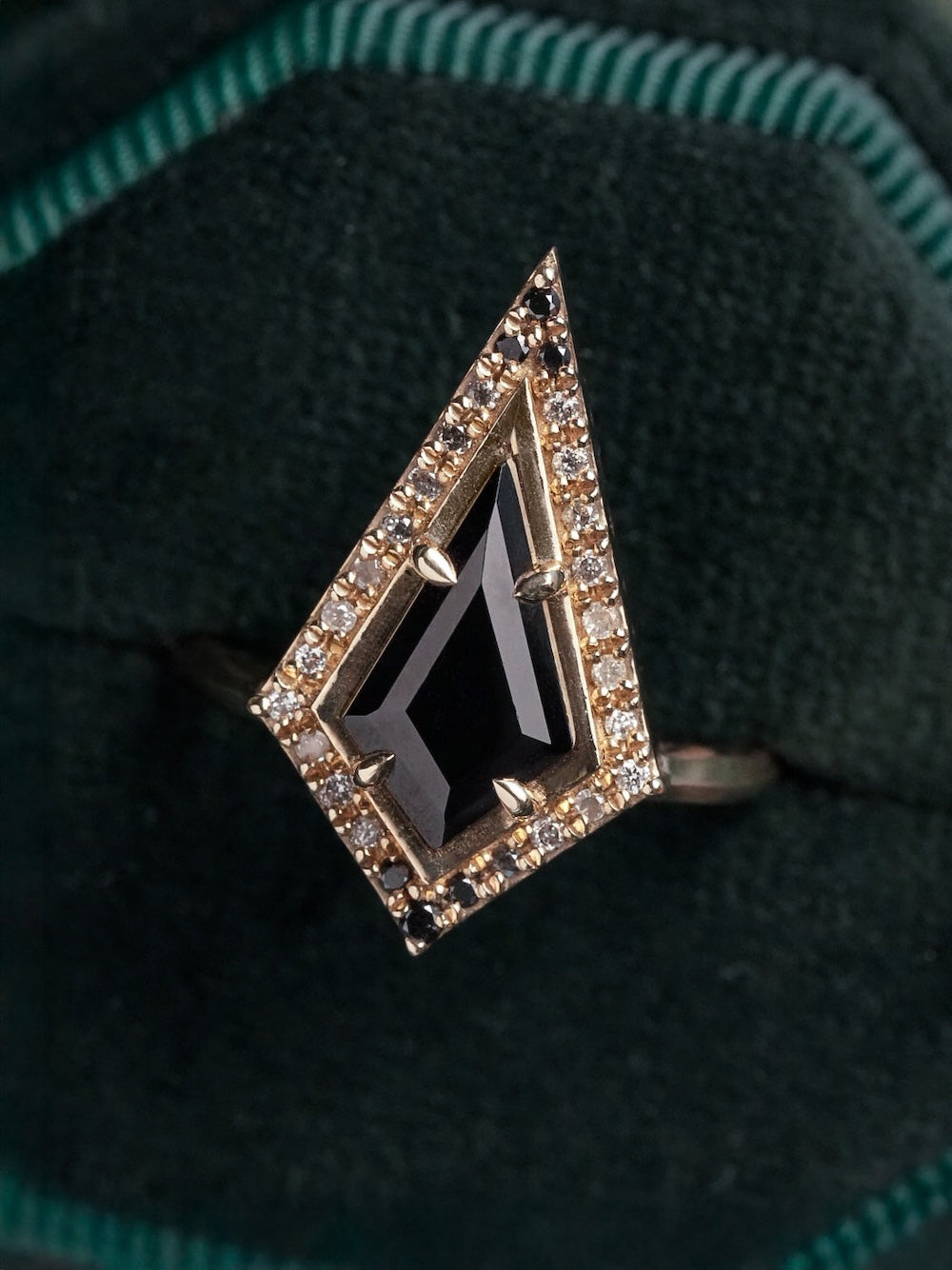 Nox v2 Spinel Kite Ombre Diamond Halo